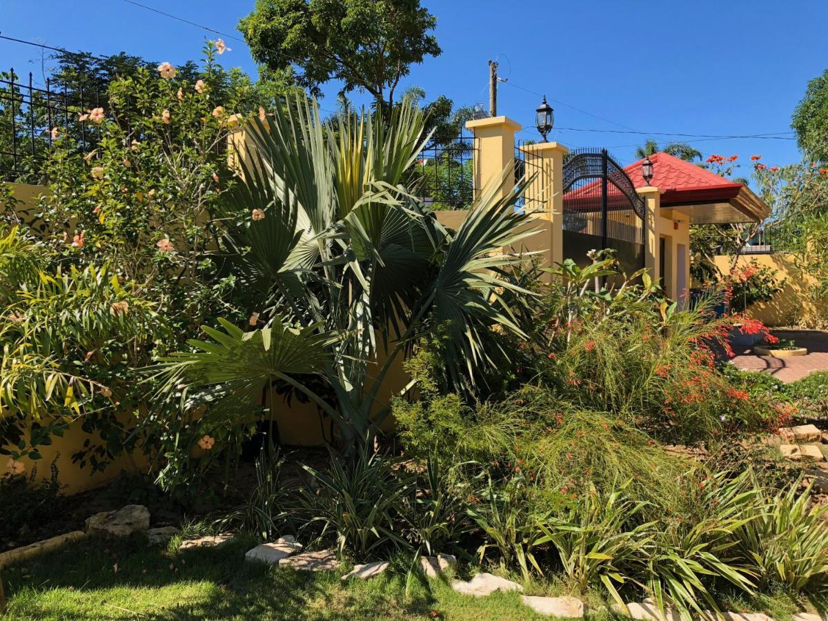 Strutz Art Garden Resort Bangued Luaran gambar