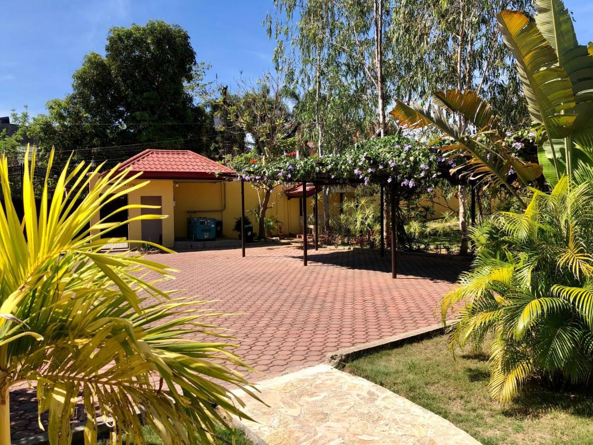 Strutz Art Garden Resort Bangued Luaran gambar